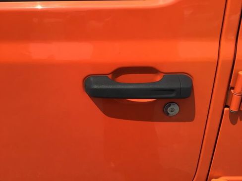 Used 2018 Jeep Wrangler Unlimited Sahara w/ Cold Weather Group AWD/4WD image 23