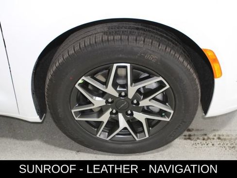 New 2027 Chrysler Pacifica Limited AWD/4WD image 6