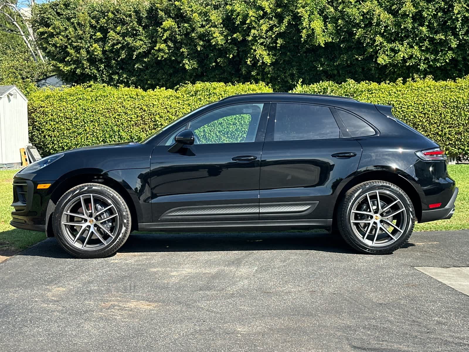Used 2026 Porsche Macan AWD/4WD image 2