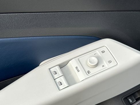 Used 2023 Volkswagen ID.4 Pro S image 11