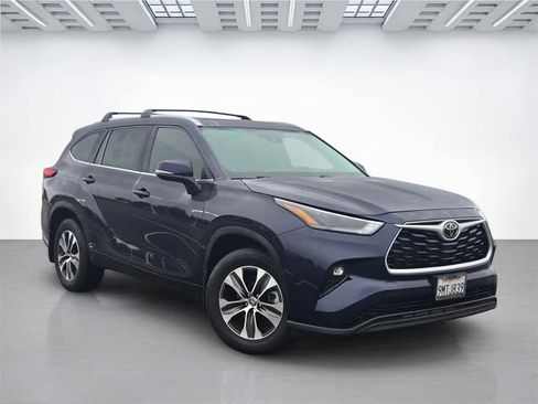 Used 2023 Toyota Highlander XLE image 8