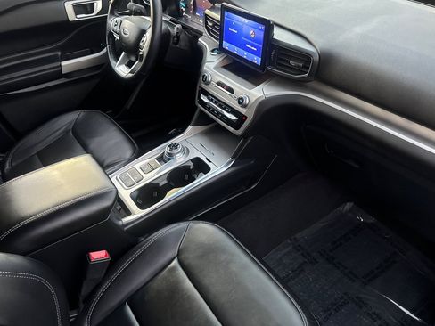 Certified 2022 Ford Explorer XLT w/ Equipment Group 202A image 18