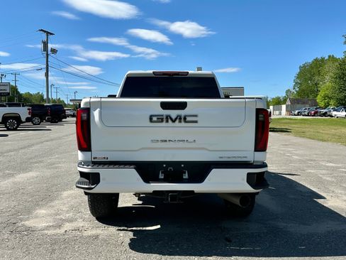 Used 2025 GMC Sierra 2500 Denali Ultimate AWD/4WD image 4