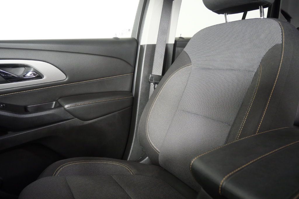 Used 2020 Chevrolet Traverse LS FWD image 24