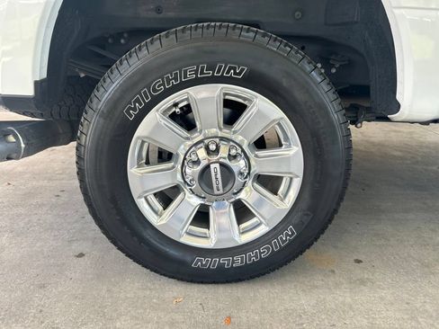 Used 2022 Ford F350 Platinum w/ FX4 Off-Road Package AWD/4WD image 23