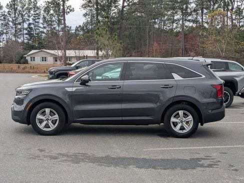Used 2023 Kia Sorento LX image 7