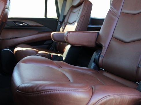 Used 2018 Cadillac Escalade Premium Luxury image 22