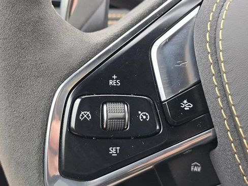 Used 2024 Chevrolet Corvette Stingray Premium Cpe w/ Z51 Performance Package RWD image 30