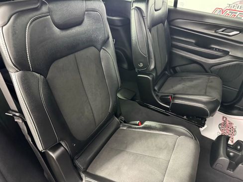Used 2023 Jeep Grand Cherokee L Laredo image 42