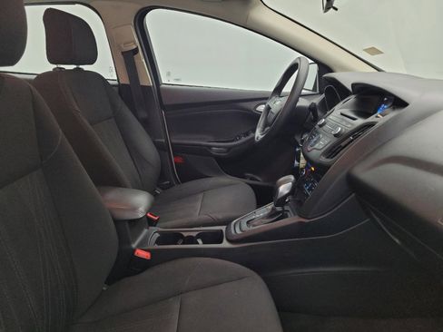 Used 2017 Ford Focus SE FWD image 21