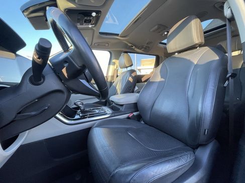 Used 2023 Kia Carnival SX Prestige image 21