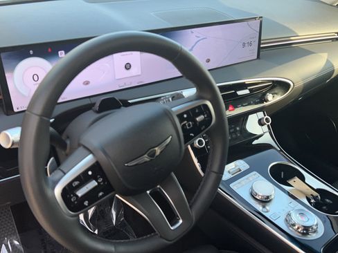 Used 2026 Genesis GV70 2.5T image 9