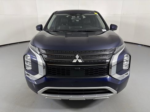 Used 2024 Mitsubishi Outlander SE image 3