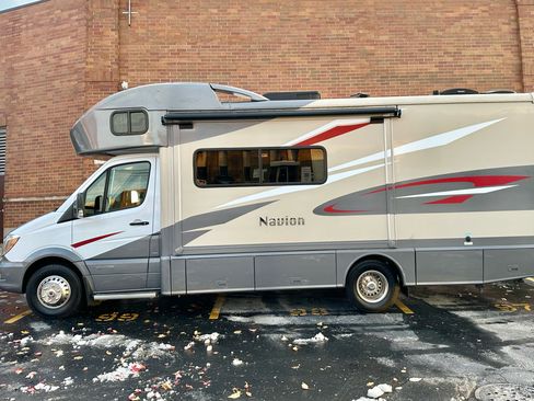 Used 2016 Mercedes-Benz Sprinter 3500 image 2