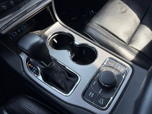 Used 2018 Jeep Grand Cherokee Overland AWD/4WD image 16