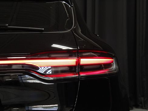 Certified 2026 Porsche Macan AWD/4WD image 21
