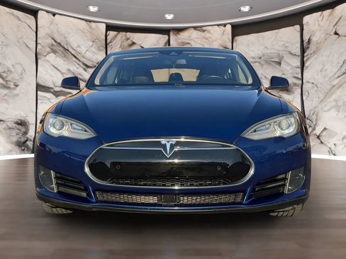 Used 2016 Tesla Model S 70 RWD image 3