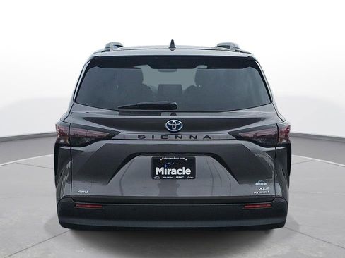 Used 2023 Toyota Sienna XLE image 6