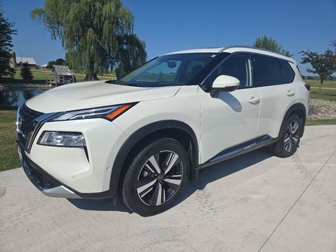 Used 2023 Nissan Rogue Platinum AWD/4WD image 1