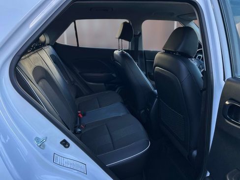 Used 2025 Hyundai Venue Limited image 14