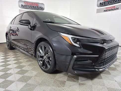 Used 2025 Toyota Corolla SE image 1