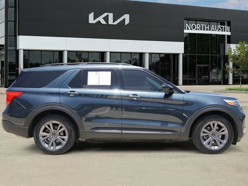 Used 2022 Ford Explorer XLT w/ Equipment Group 202A RWD image 6
