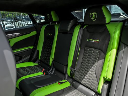 Used 2022 Lamborghini Urus AWD/4WD image 24