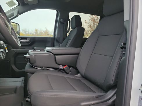 New 2026 GMC Sierra 3500 Pro w/ Convenience Package image 4