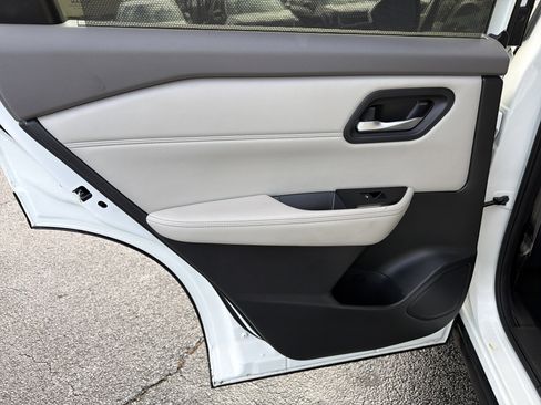 Used 2023 Nissan Rogue SV w/ SV Premium B Package image 22