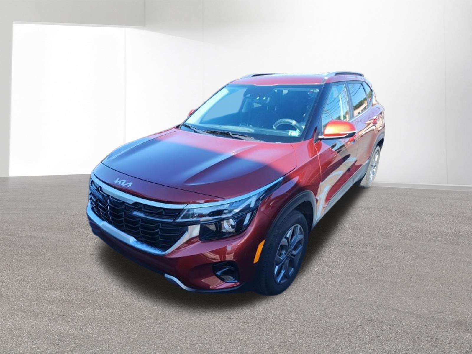 Certified 2024 Kia Seltos S AWD/4WD image 2