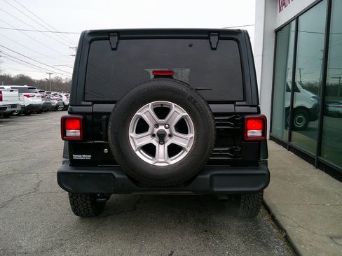 Used 2018 Jeep Wrangler Unlimited Sport S AWD/4WD image 6