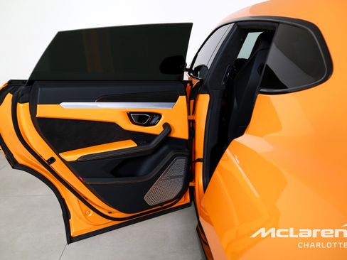 Used 2022 Lamborghini Urus AWD/4WD image 17