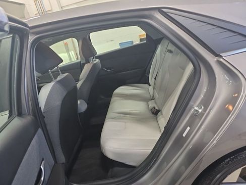 Used 2022 Hyundai Elantra Limited image 19