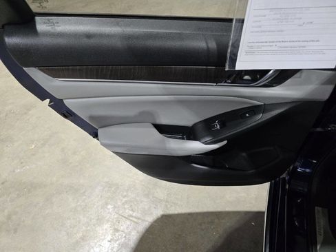 Used 2018 Honda Accord Touring image 27
