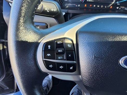 Used 2024 Ford Explorer XLT w/ Equipment Group 202A AWD/4WD image 18