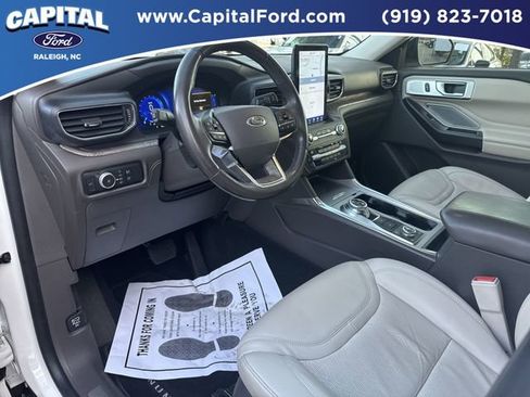 Used 2020 Ford Explorer Platinum w/ Premium Technology Package image 18
