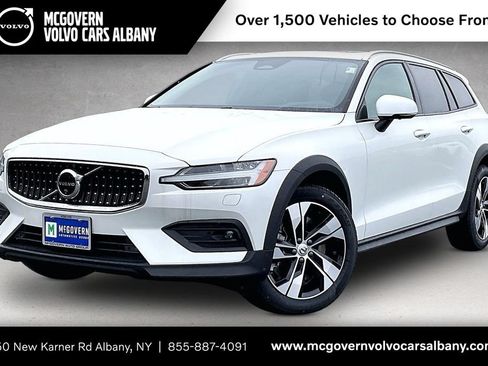 New 2026 Volvo V60 B5 Cross Country Plus w/ Climate Package AWD/4WD image 1