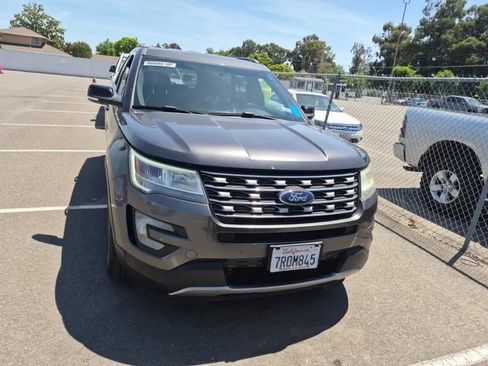 Used 2016 Ford Explorer XLT w/ Equipment Group 202A AWD/4WD image 7