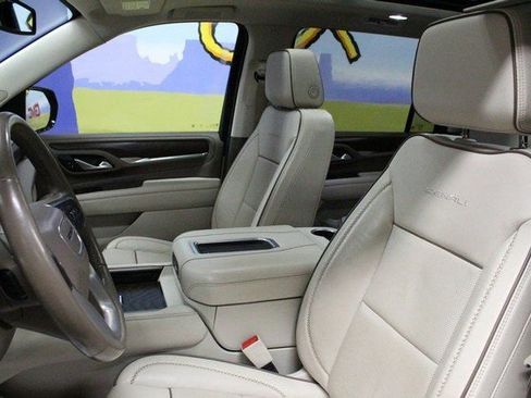 Used 2022 GMC Yukon XL Denali image 22