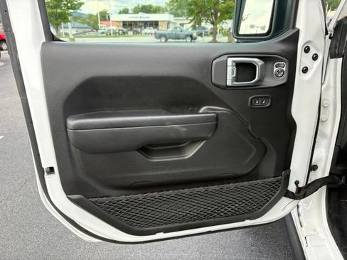 Used 2025 Jeep Wrangler Unlimited Rubicon AWD/4WD image 26