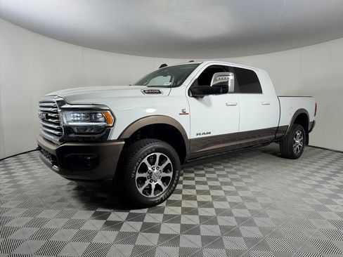 Used 2024 RAM 2500 Limited w/ Towing Technology Group AWD/4WD image 3