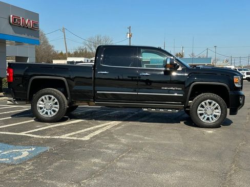 Used 2018 GMC Sierra 2500 Denali w/ Duramax Plus Package image 4
