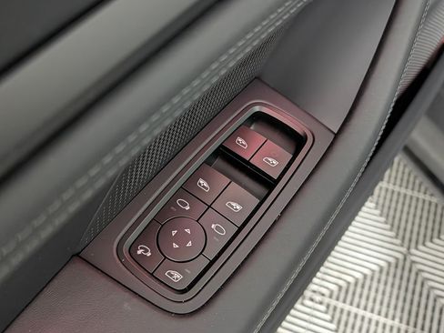 New 2026 Porsche Taycan image 27