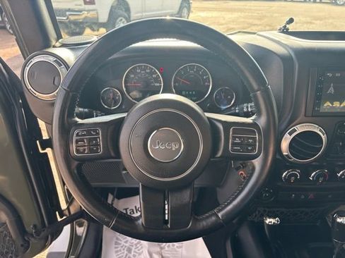 Used 2015 Jeep Wrangler Unlimited Sahara w/ Connectivity Group AWD/4WD image 21