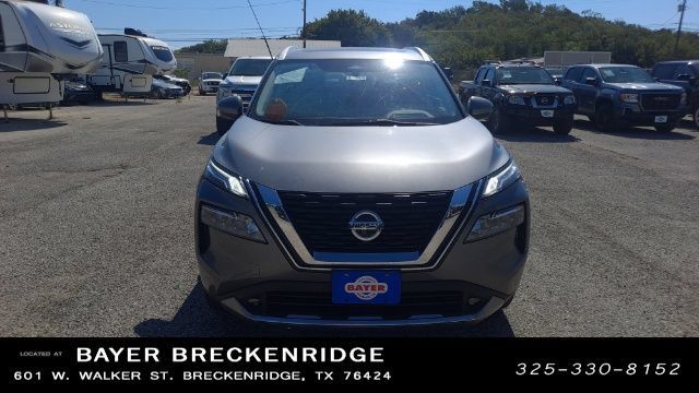 Used 2021 Nissan Rogue Platinum FWD image 2