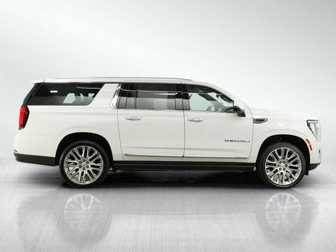 Used 2026 GMC Yukon XL Denali w/ Denali Reserve Package AWD/4WD image 6
