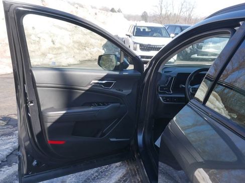 Used 2025 Kia Sportage SX image 19