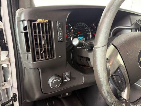 Used 2019 Chevrolet Express 3500 Extended w/ Driver Convenience Package RWD image 11