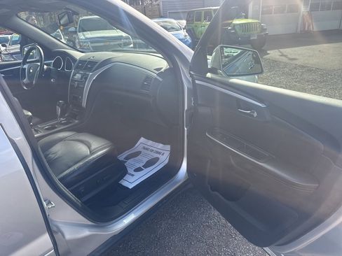 Used 2012 Chevrolet Traverse LT image 31