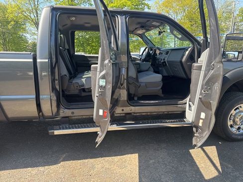 Used 2015 Ford F250 XLT w/ XLT Premium Package AWD/4WD image 42